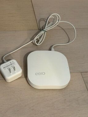 eero Pro Wi‑Fi Tri-Band Mesh Router - White - Second Generation